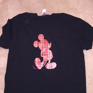 Gildan Mickey silhouette Christmas shirt